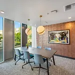 One Lux Stay - Hollywood