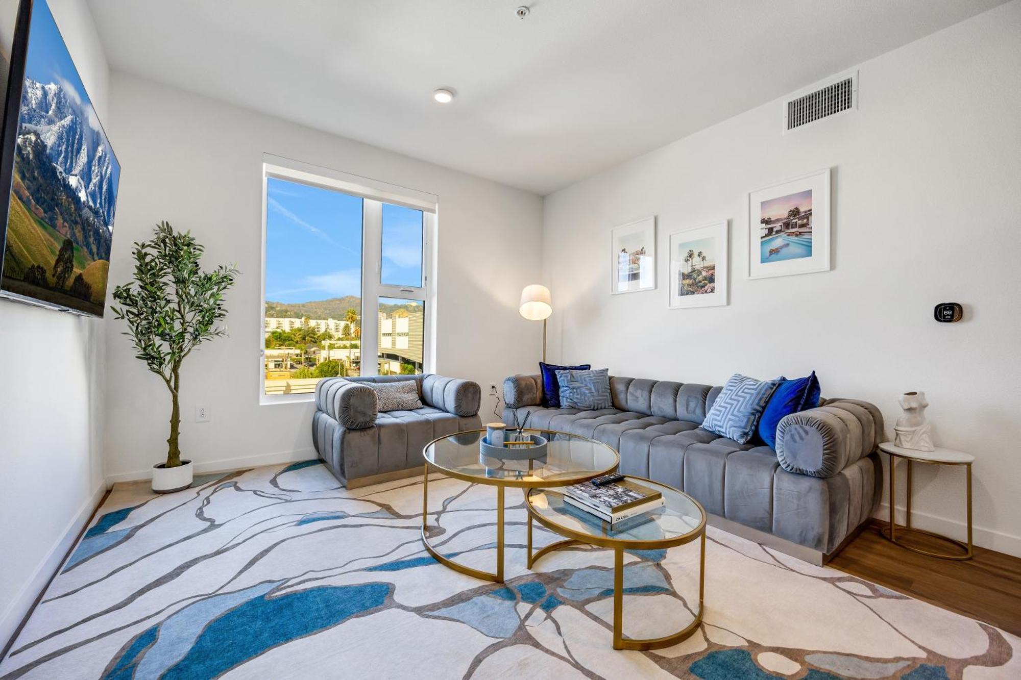 One Lux - Hollywood Los Angeles