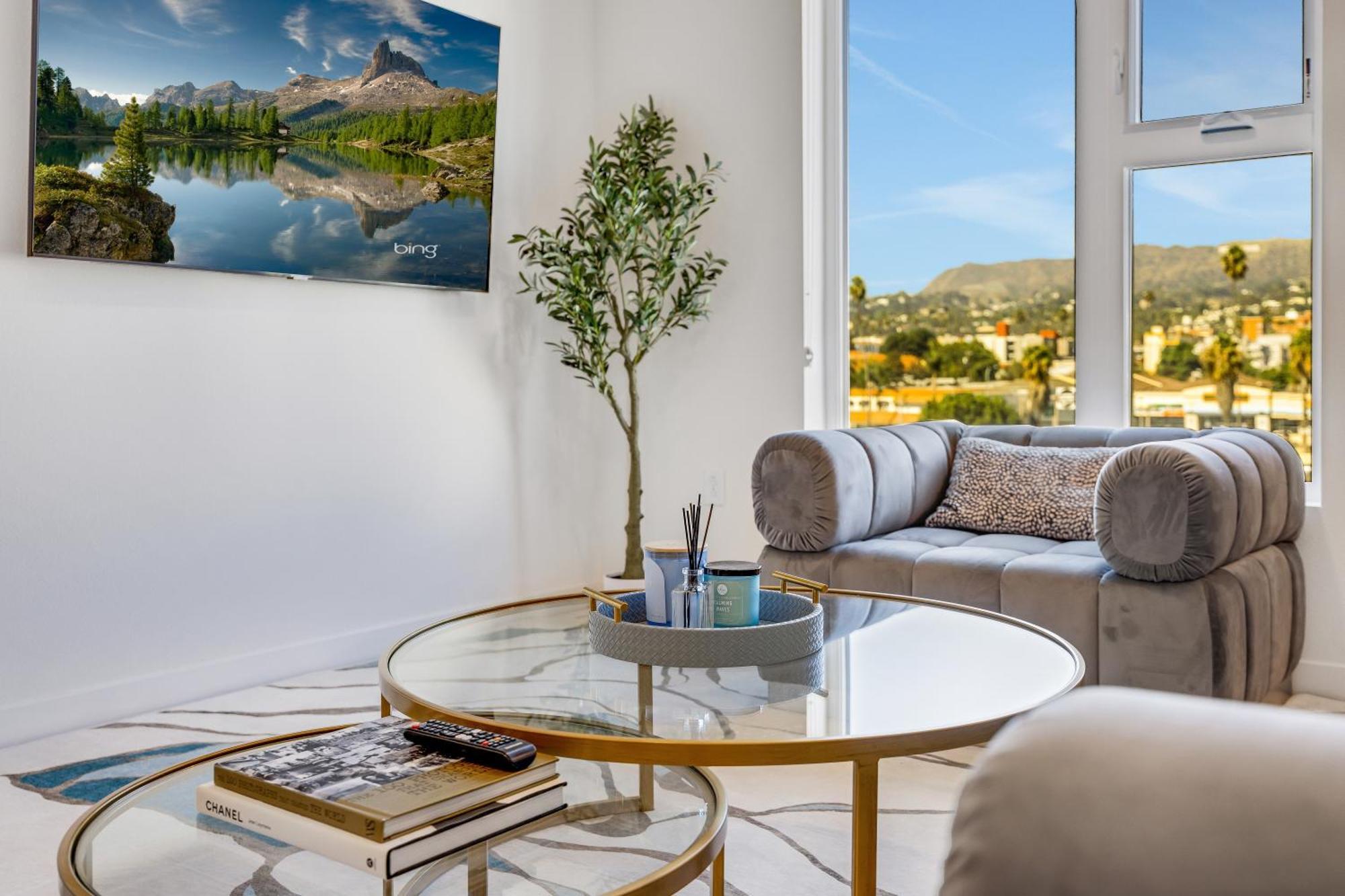 One Lux - Hollywood Los Angeles