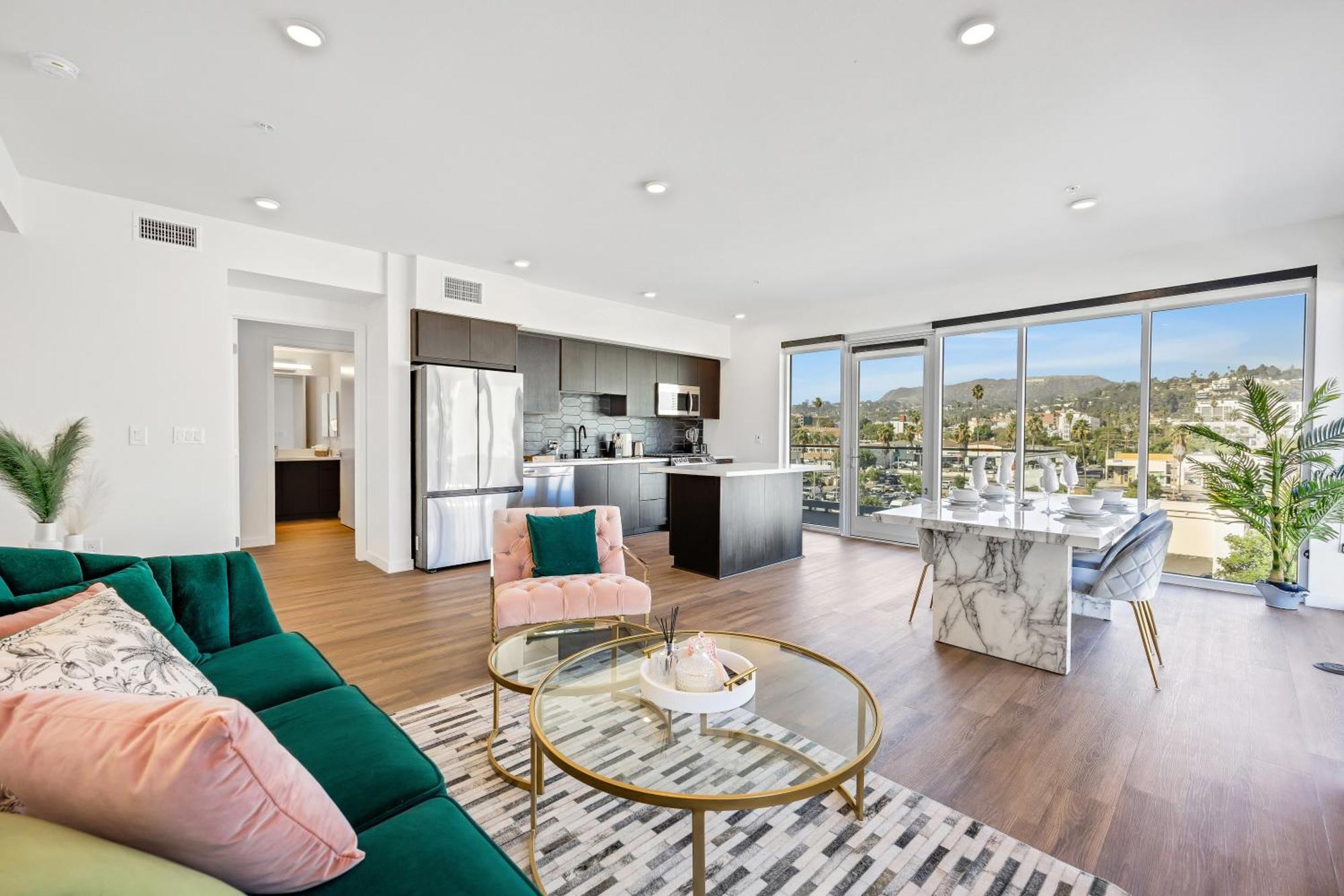 One Lux - Hollywood * Los Angeles